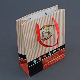 Подарочный бумажный пакет London 23х18х8см
